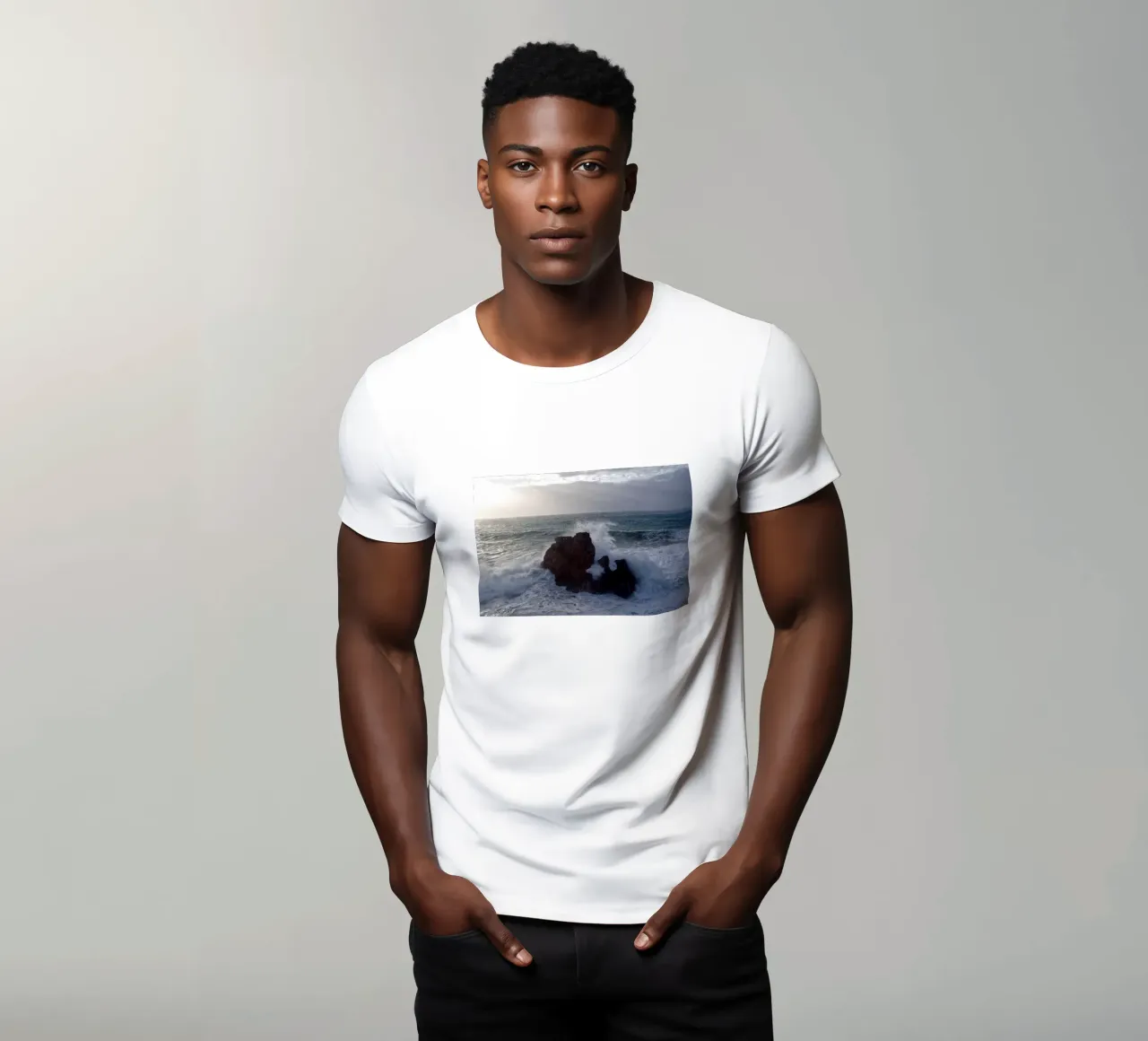 Rugged Atlantic coast off Portugal t-shirt da Fjöllart