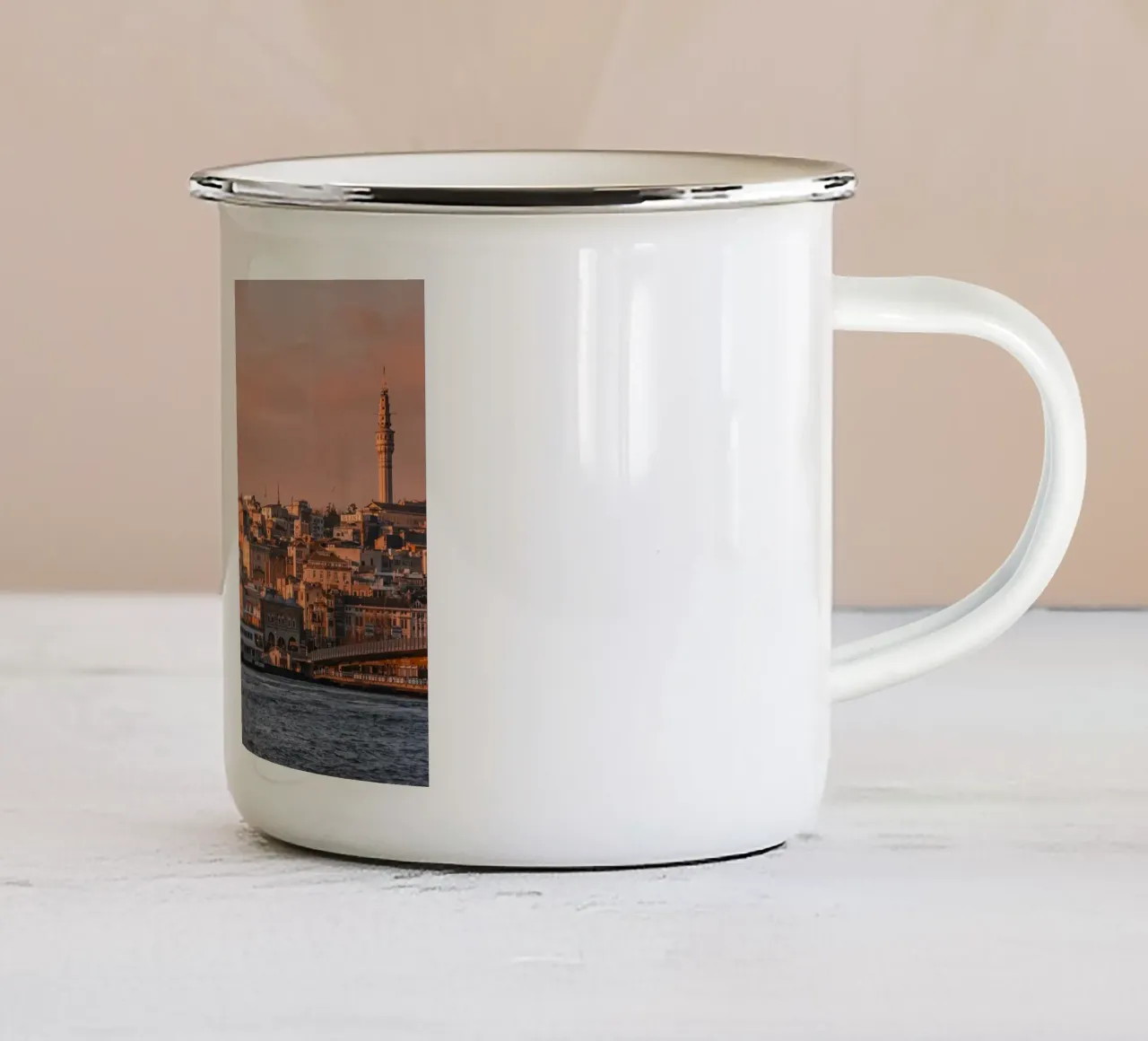 Skyline dell'alba di Istanbul, Turchia tazza in smalto da mbgraphx2