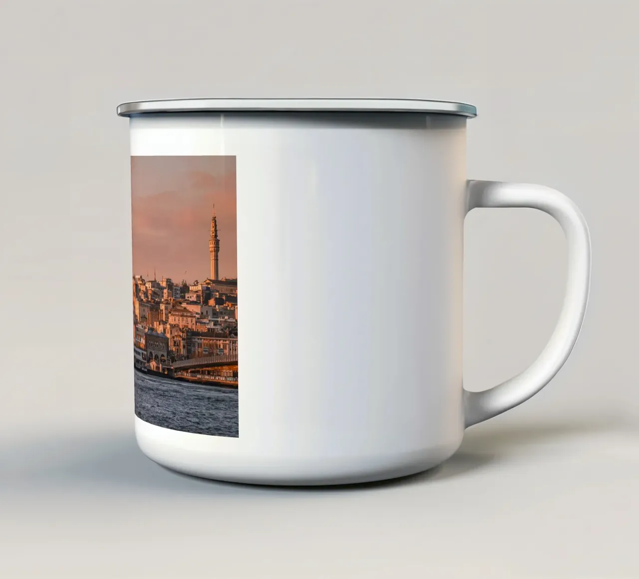 Skyline dell'alba di Istanbul, Turchia tazza in smalto da mbgraphx2