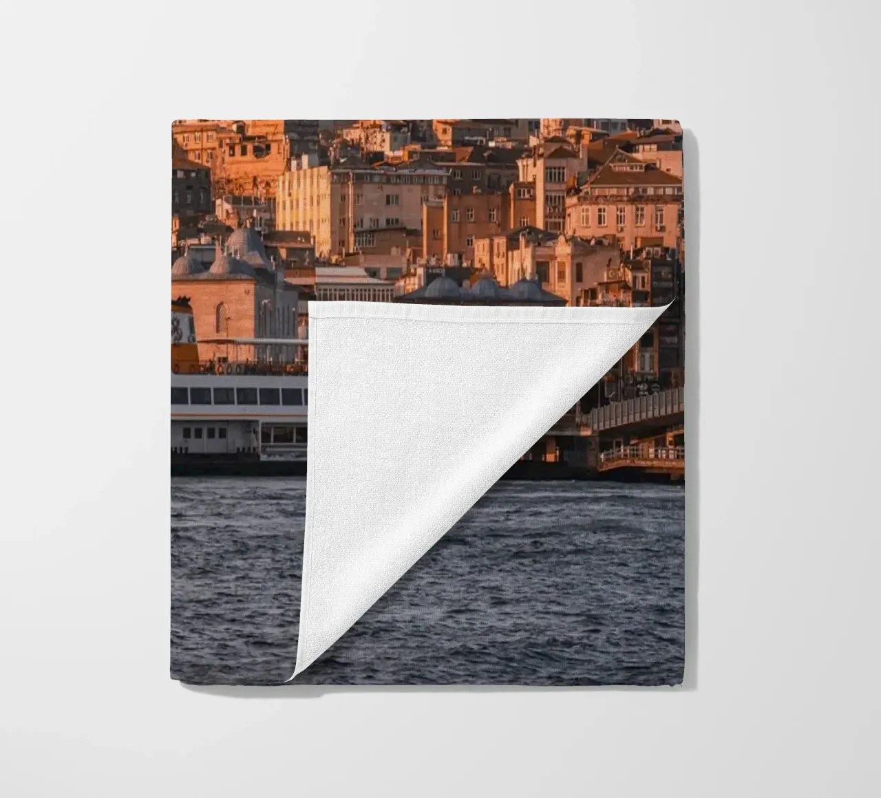 Skyline dell'alba di Istanbul, Turchia telo mare da mbgraphx2