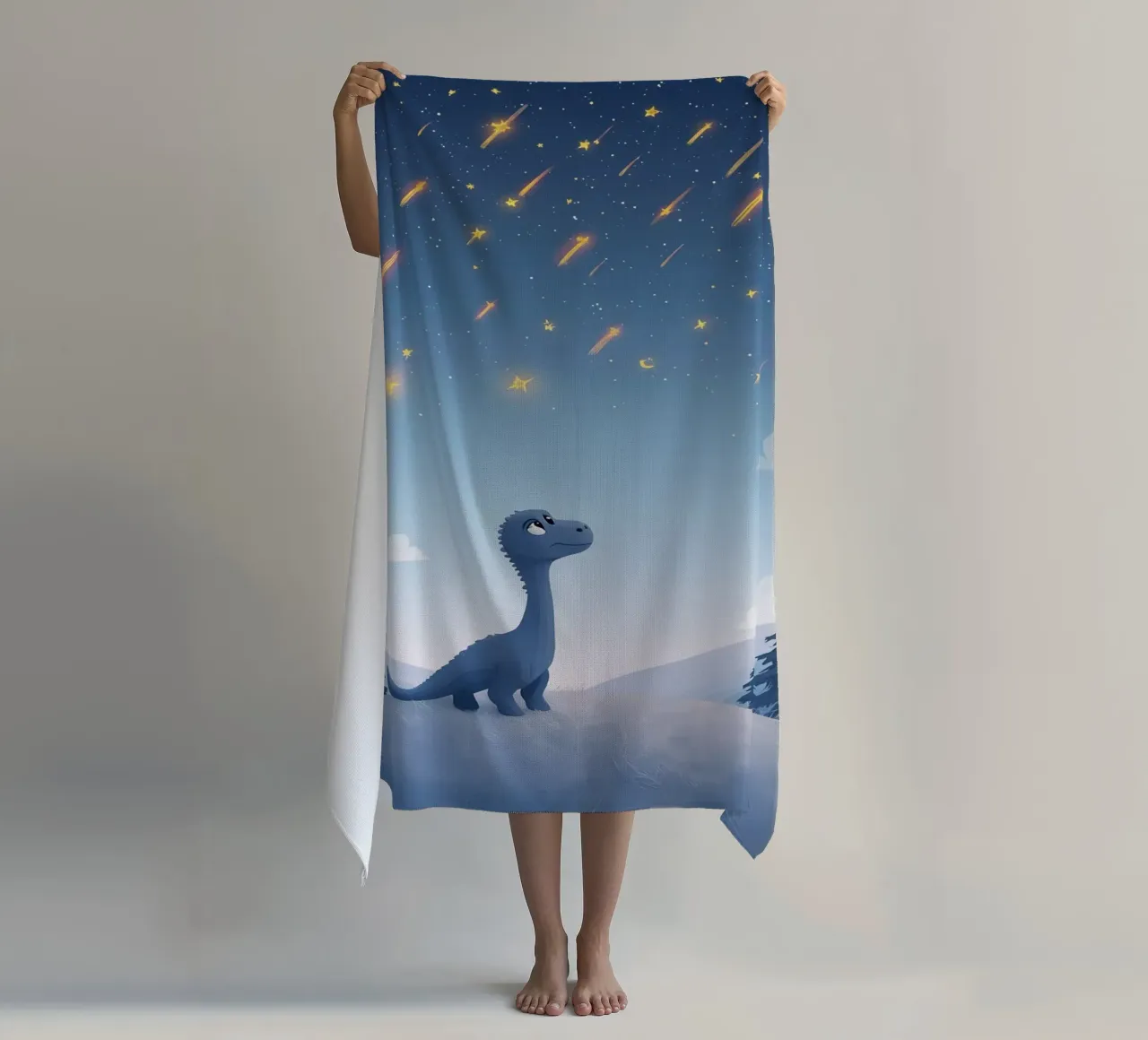 Un simpatico dinosauro blu osserva la pioggia di meteoriti telo mare da DesignDoodle