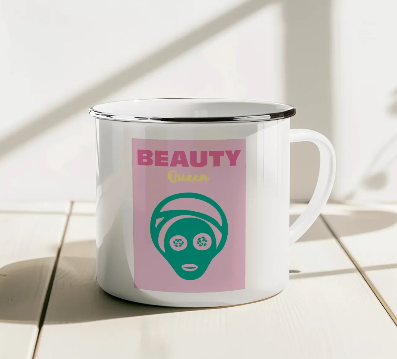 Regina di bellezza tazza in smalto da Colorful Homes