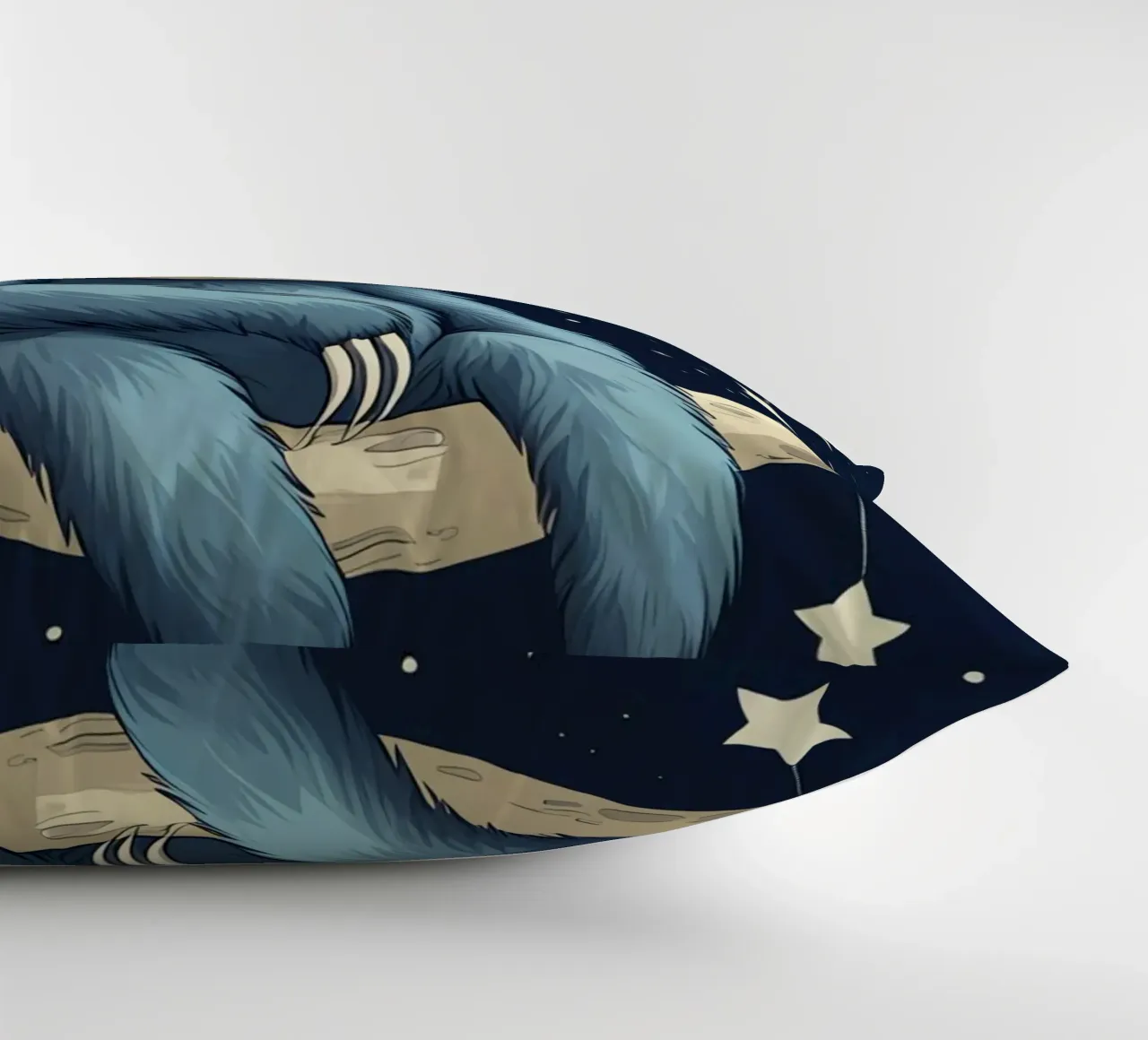 Simpatico bradipo blu sulla mezzaluna con le stelle cuscino da DesignDoodle