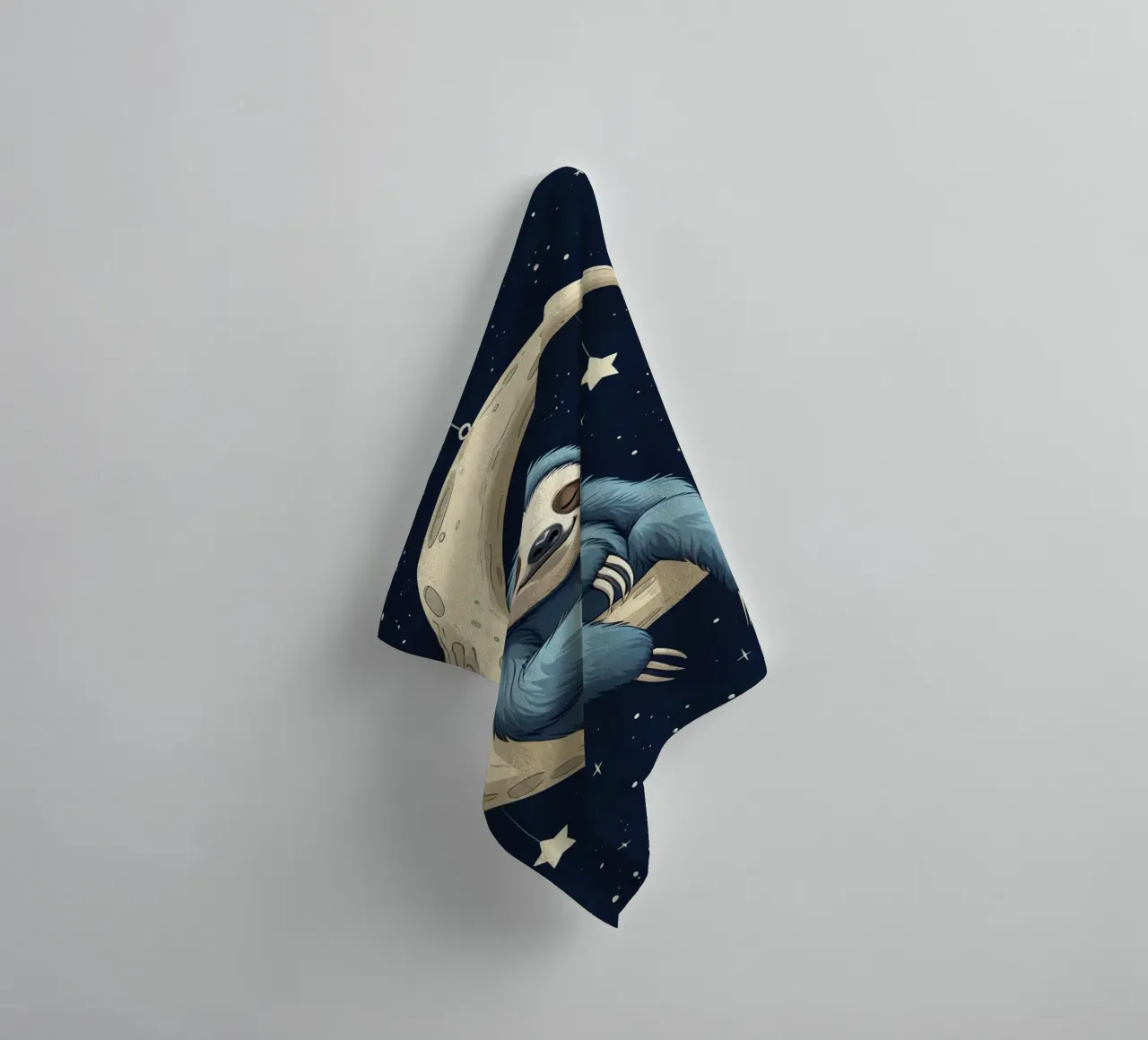 Simpatico bradipo blu sulla mezzaluna con le stelle asciugamano da bagno da DesignDoodle