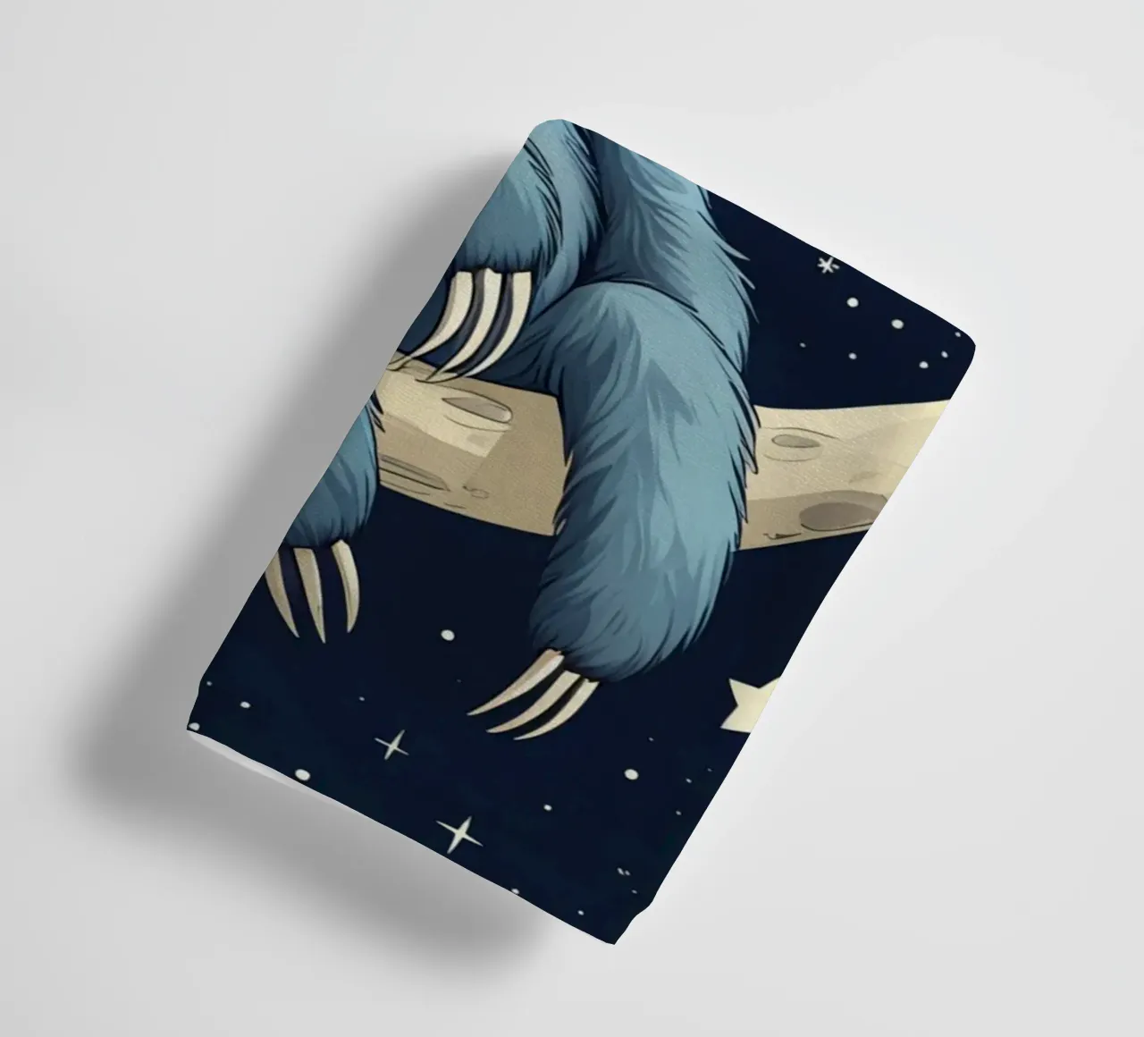 Simpatico bradipo blu sulla mezzaluna con le stelle asciugamano da bagno da DesignDoodle