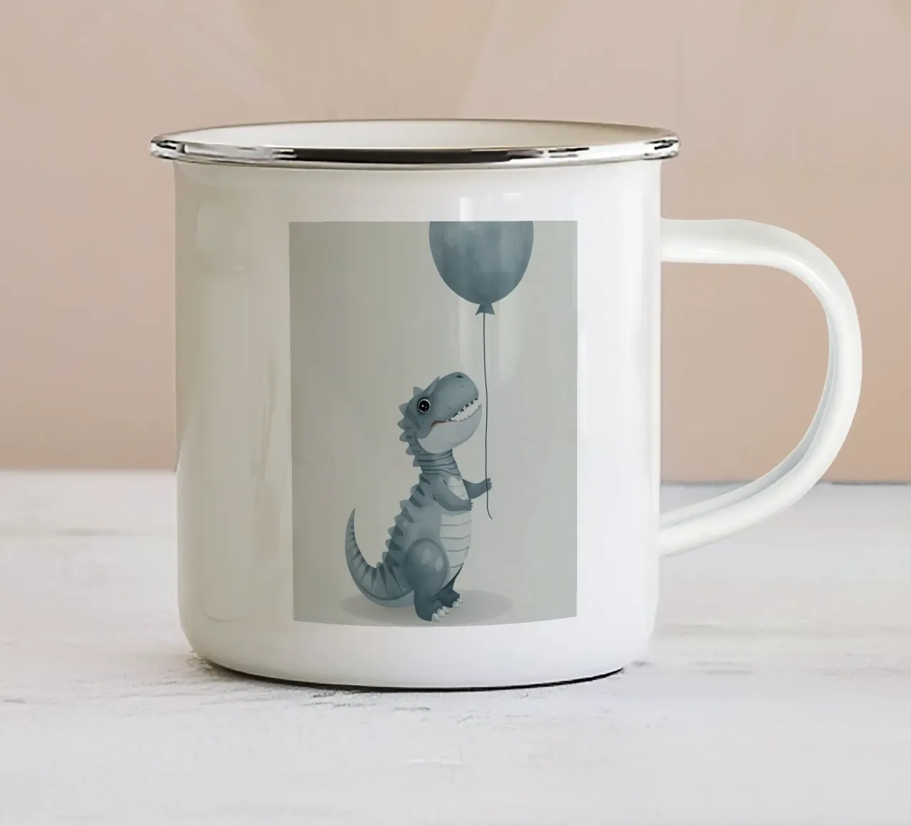 Simpatico dinosauro grigio-blu che tiene in mano un palloncino tazza in smalto da DesignDoodle