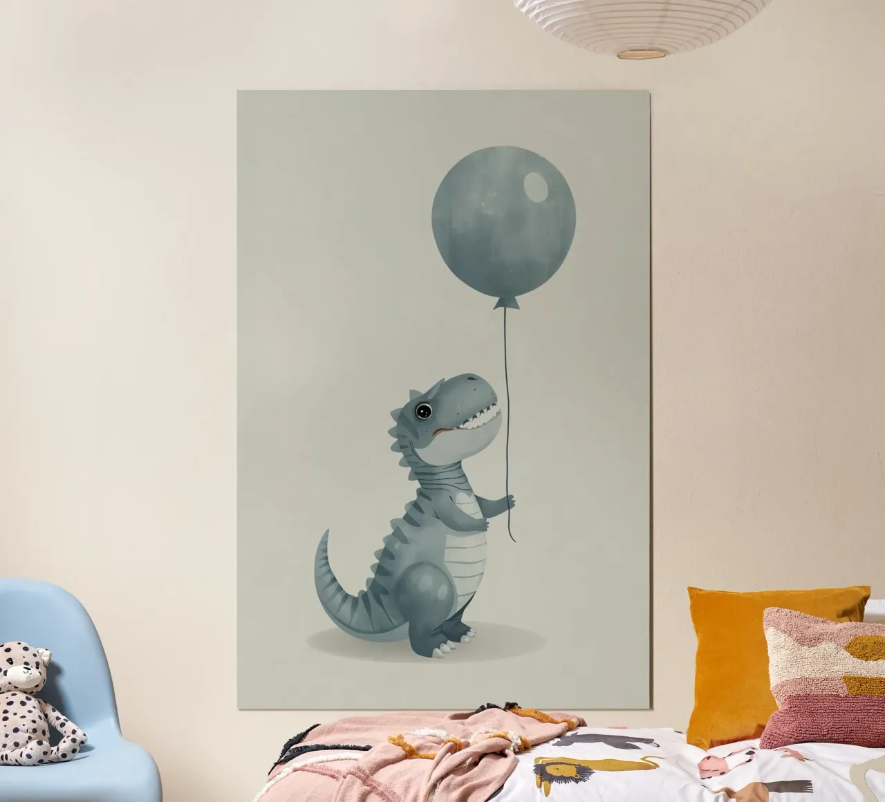 Simpatico dinosauro grigio-blu che tiene in mano un palloncino carta hahnemühle da DesignDoodle
