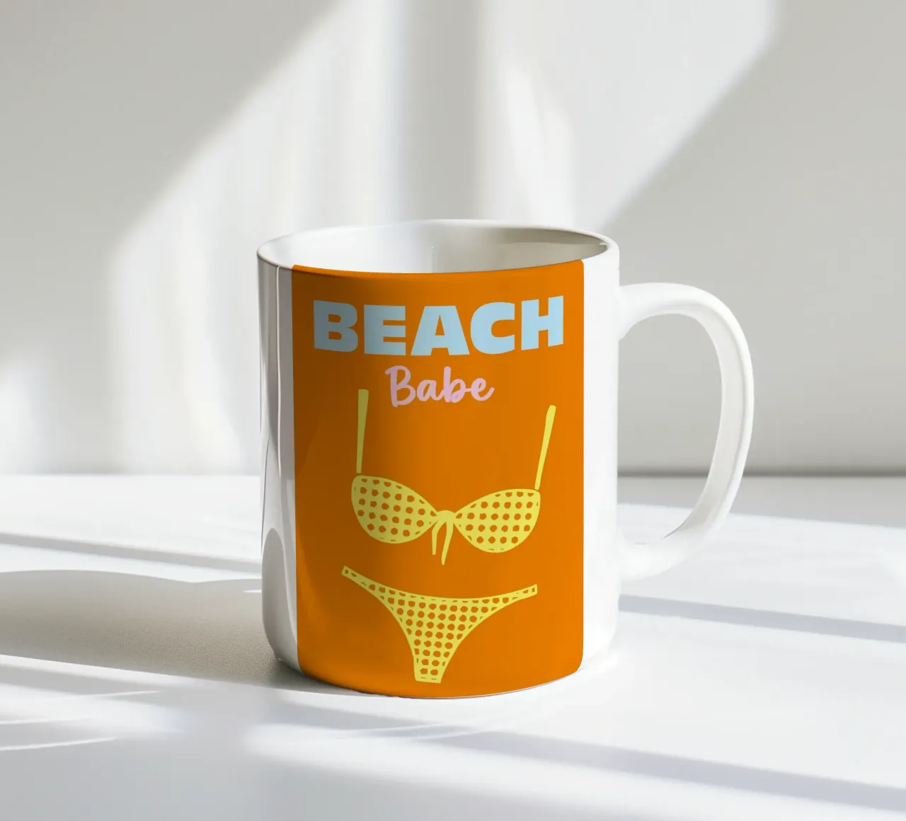 Beach Babe tazza in ceramica da Colorful Homes