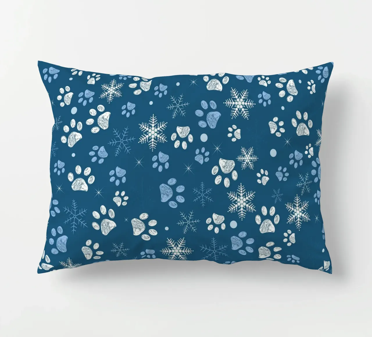 Impronte di zampe con fiocchi di neve blu cuscino da GalerieGG