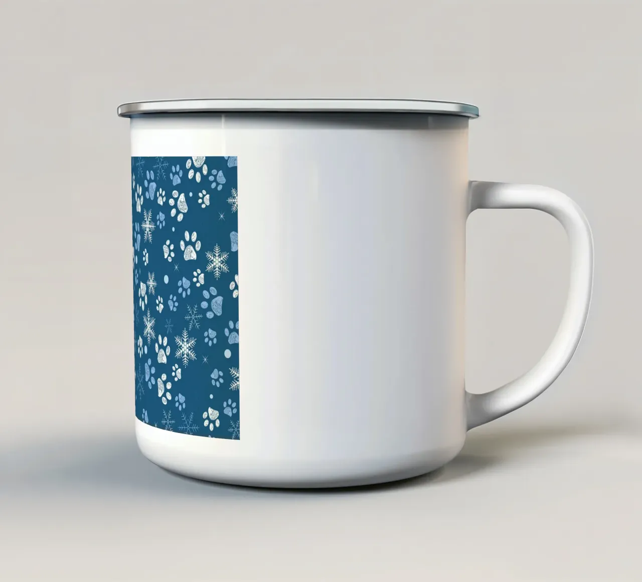 Impronte di zampe con fiocchi di neve blu tazza in smalto da GalerieGG
