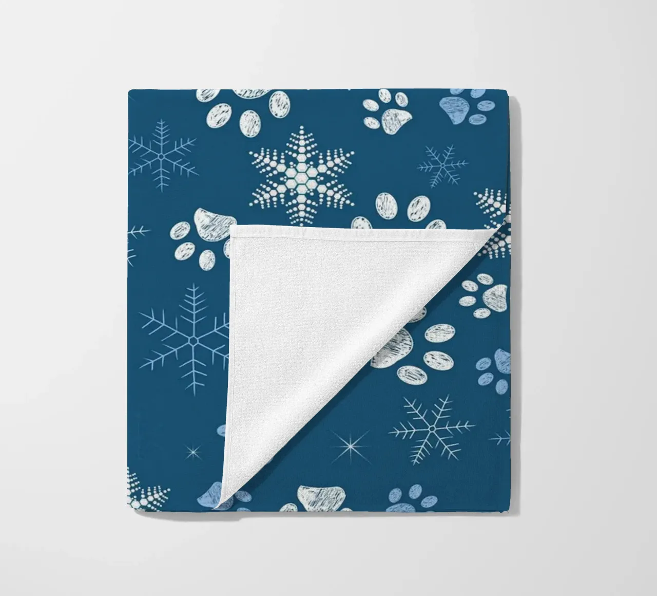 Impronte di zampe con fiocchi di neve blu telo mare da GalerieGG