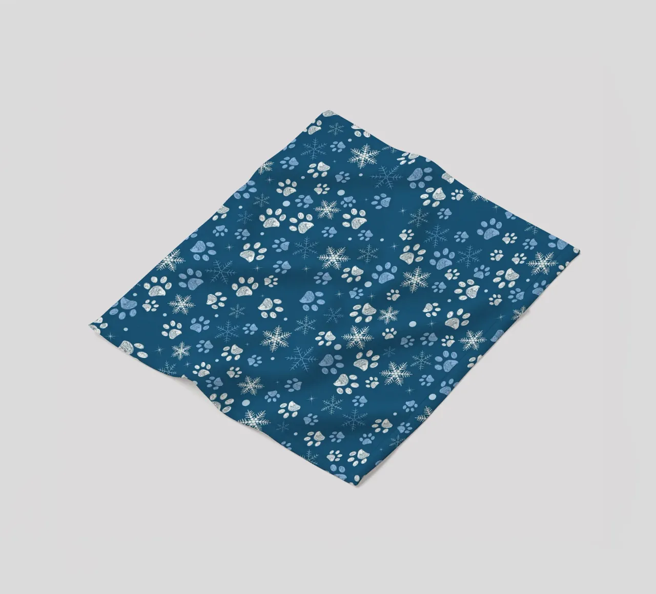 Impronte di zampe con fiocchi di neve blu coperta in pile da GalerieGG