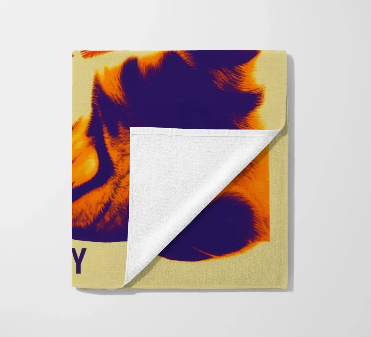 Make Your Day | Gatto e farfalla in stile retrò telo mare da Autofocus