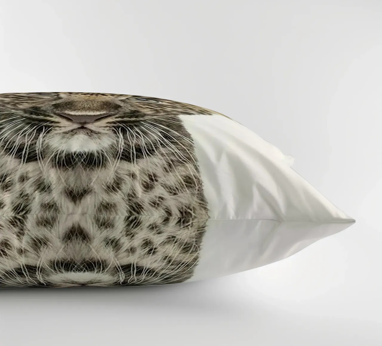 Bambino leopardo cuscino da Emil Art Studio