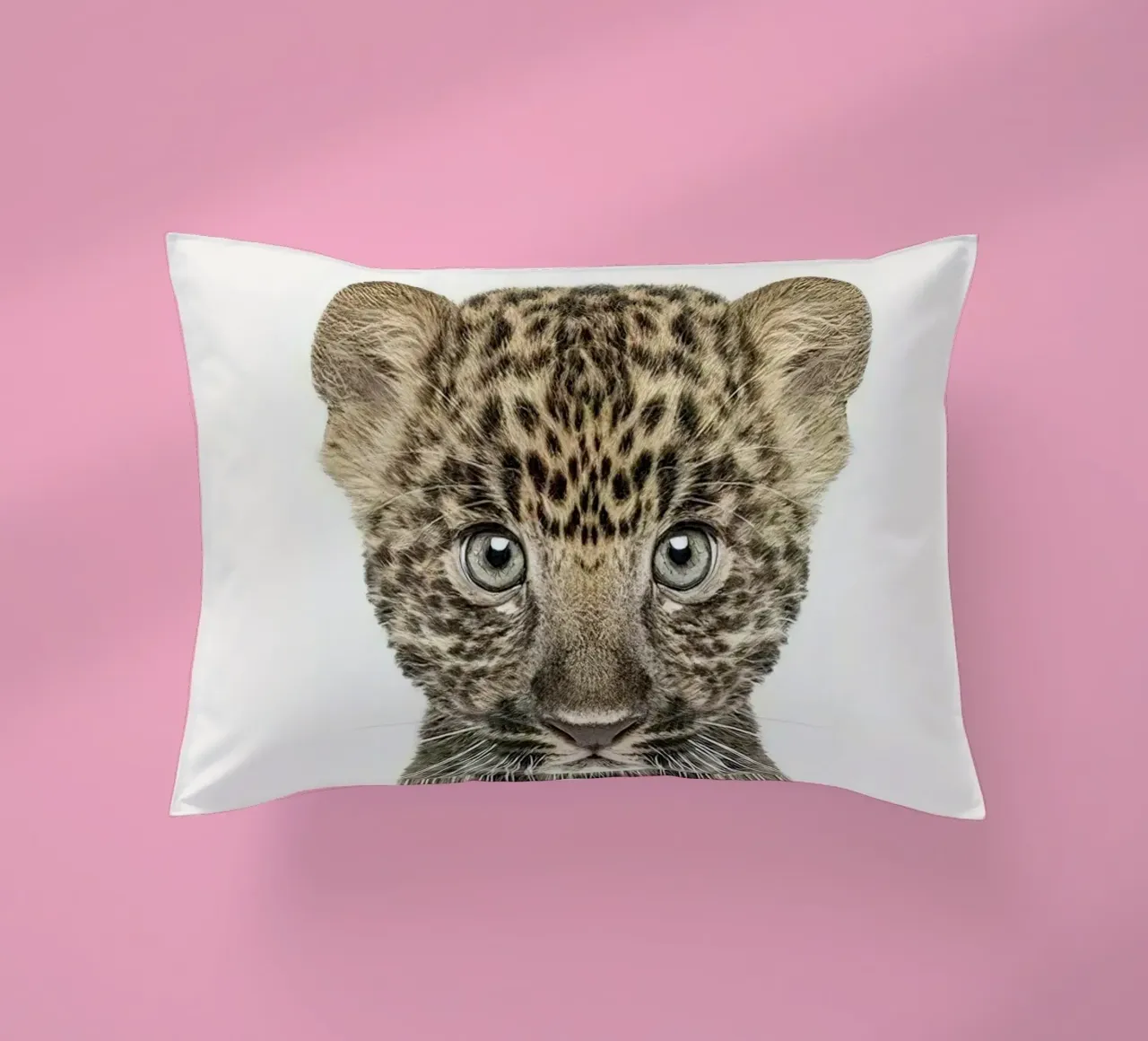 Bambino leopardo cuscino da Emil Art Studio