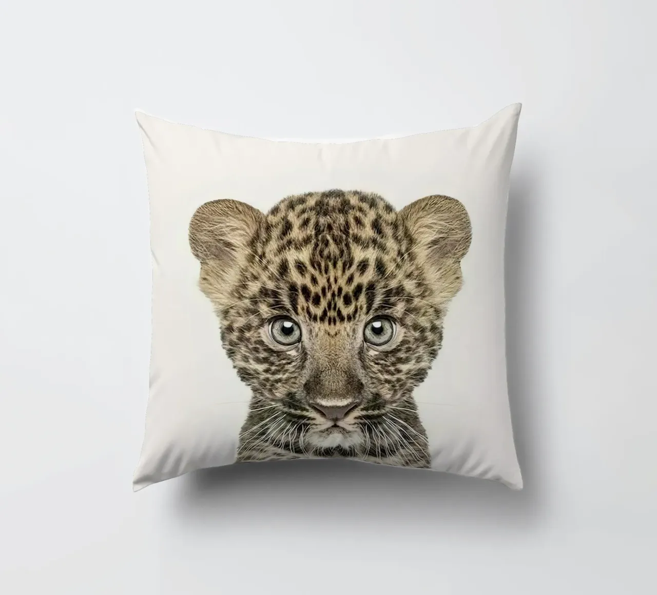 Bambino leopardo cuscino da Emil Art Studio