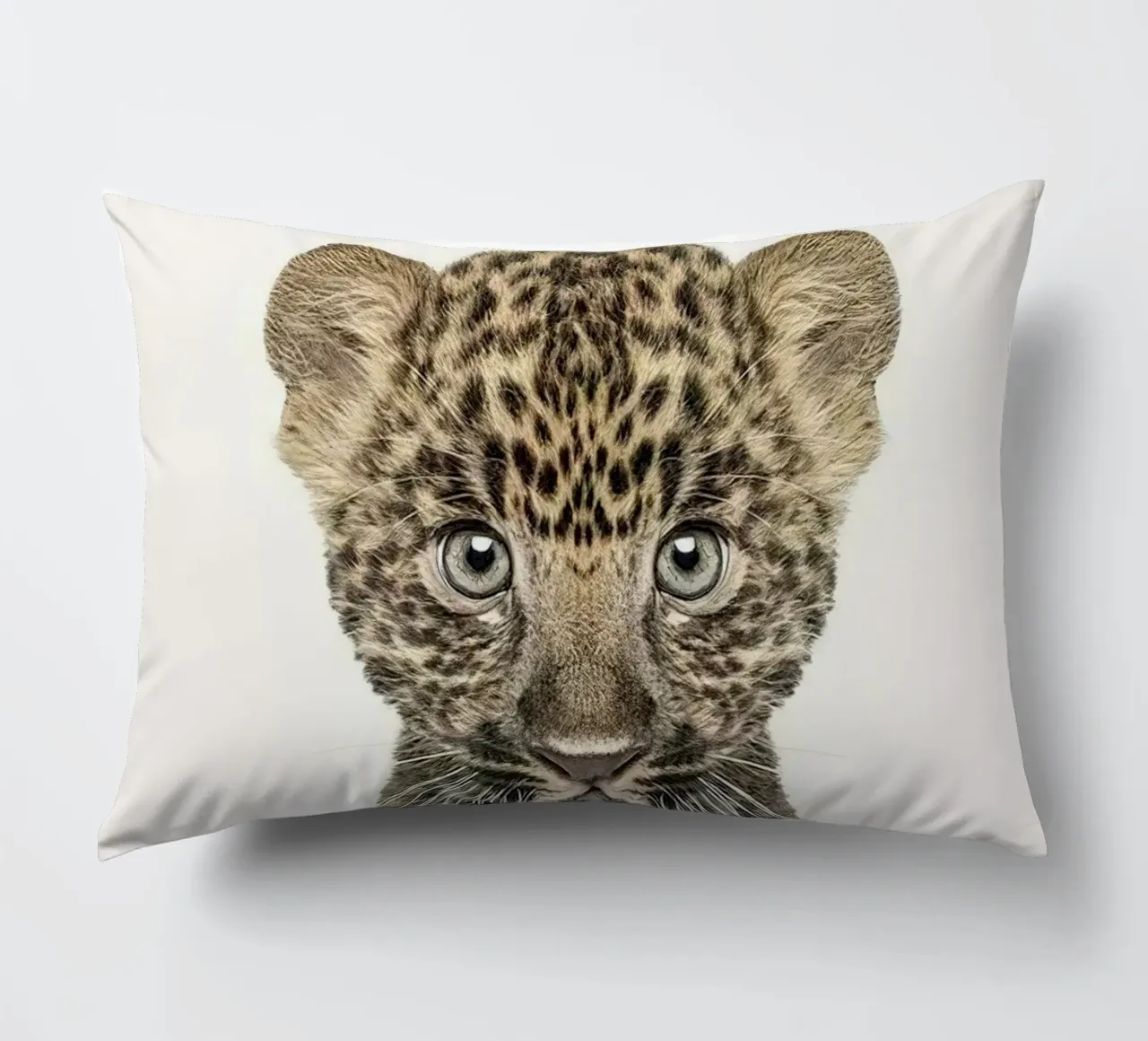 Bambino leopardo cuscino da Emil Art Studio