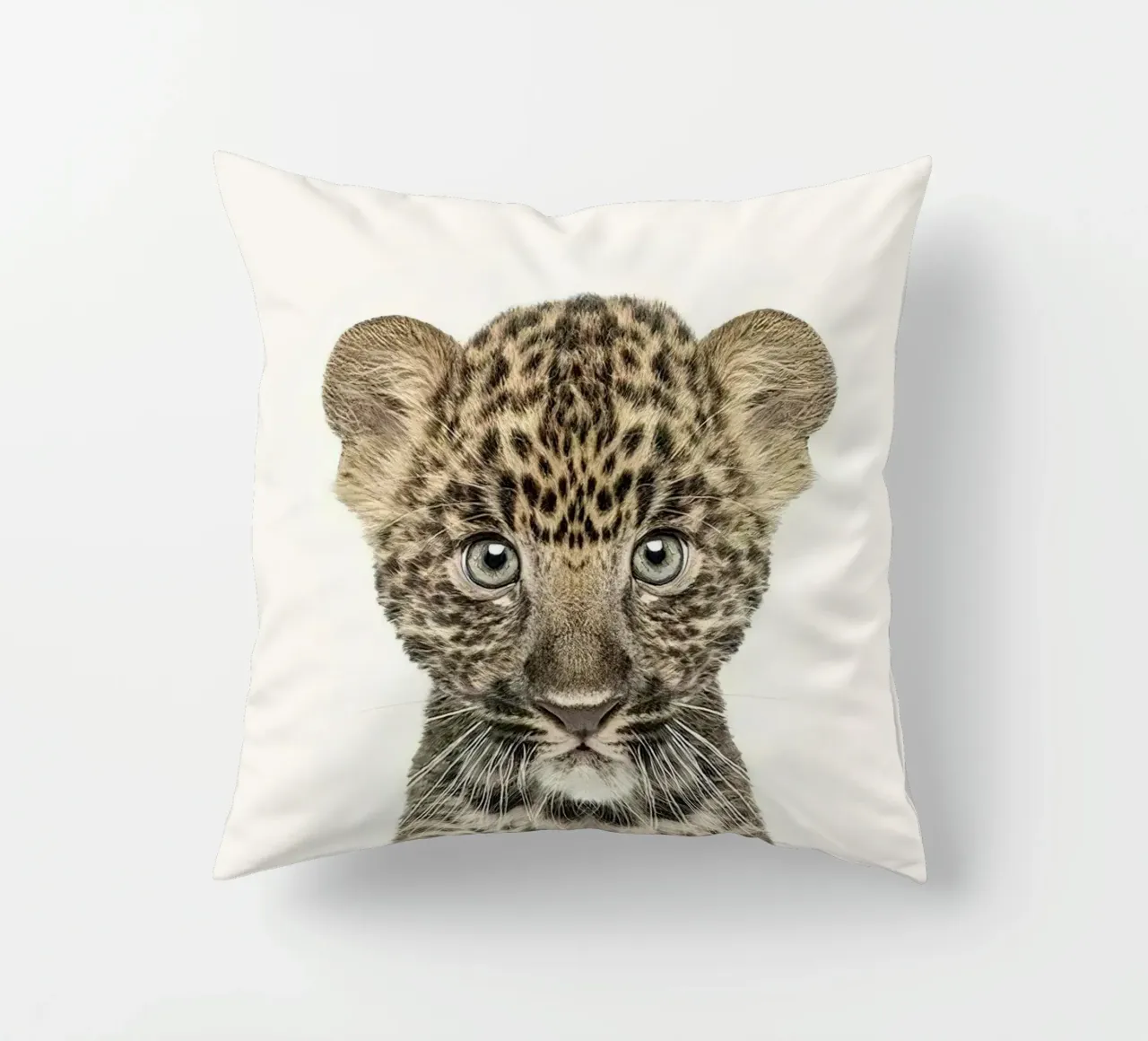 Bambino leopardo cuscino da Emil Art Studio