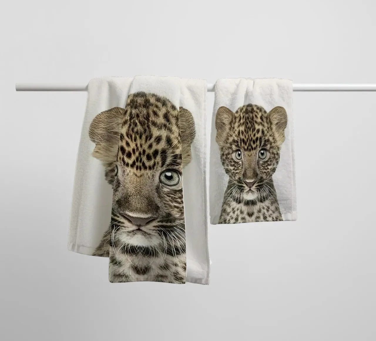 Bambino leopardo asciugamano da bagno da Emil Art Studio