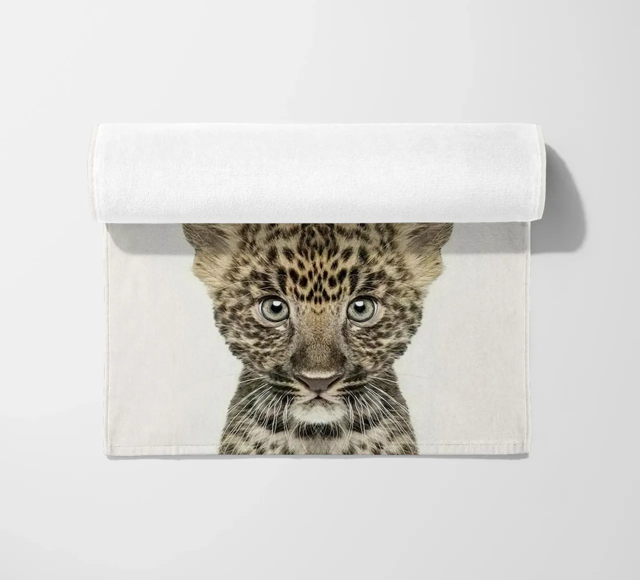 Bambino leopardo telo mare da Emil Art Studio