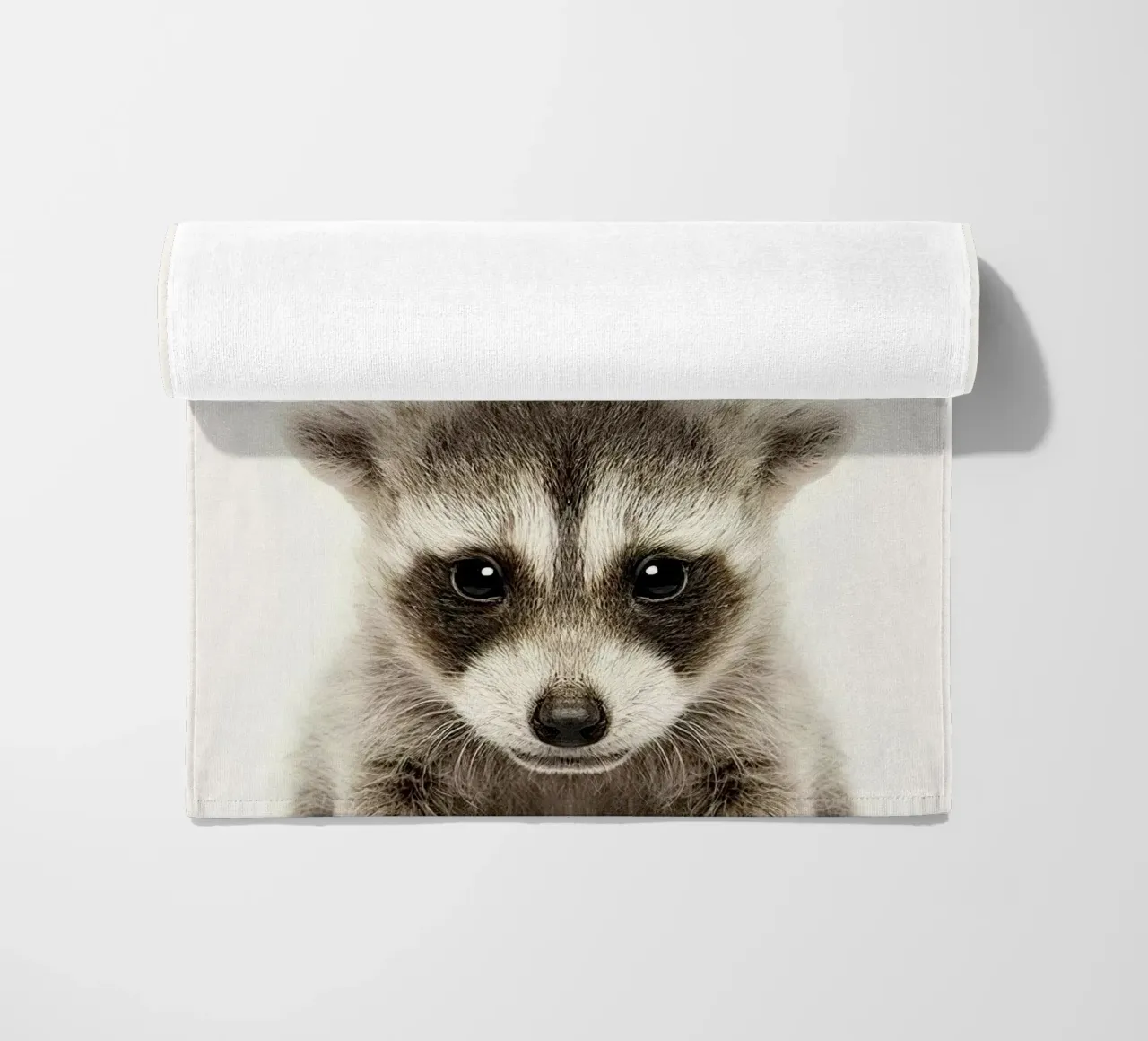 Procione telo mare da Emil Art Studio