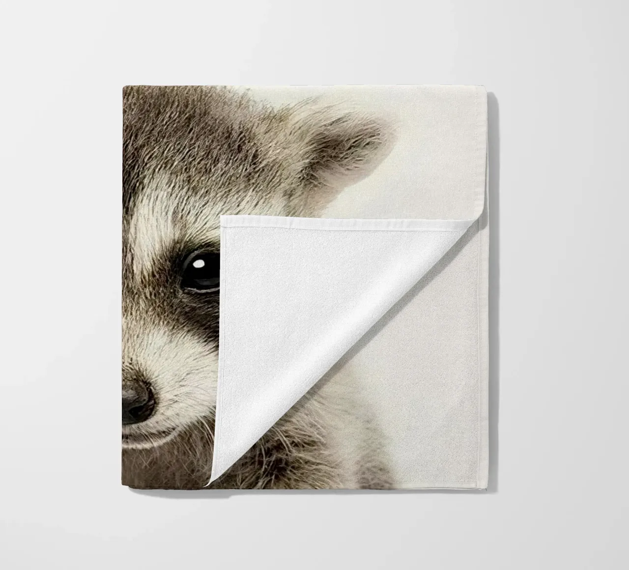 Procione telo mare da Emil Art Studio