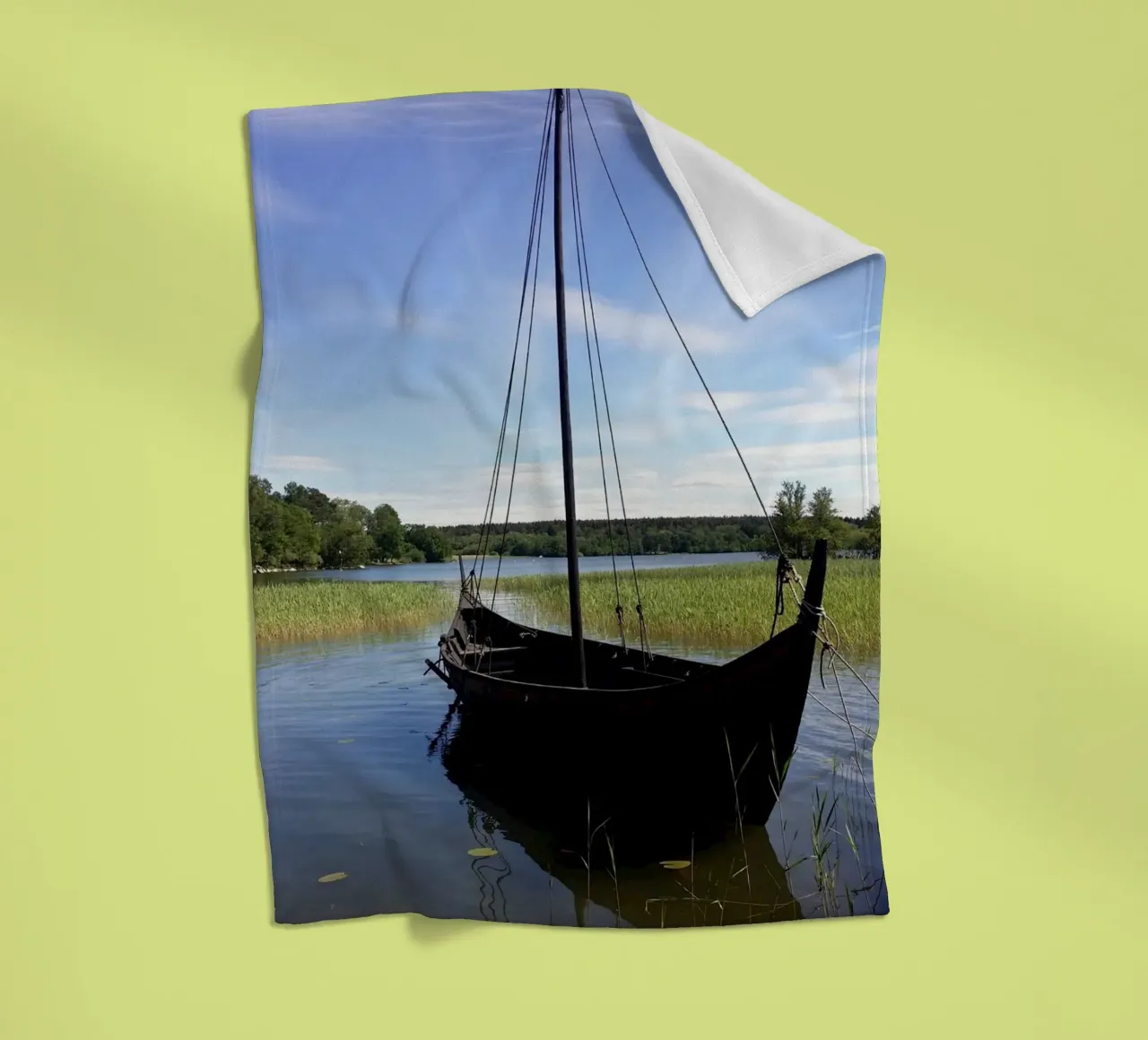 Wikingerboot Fleecedecke von Piccola Serenata