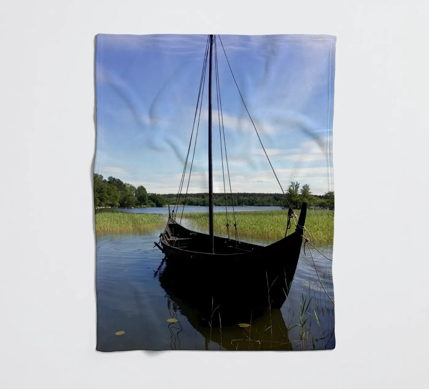 Viking boat Fleecedecke von Piccola Serenata