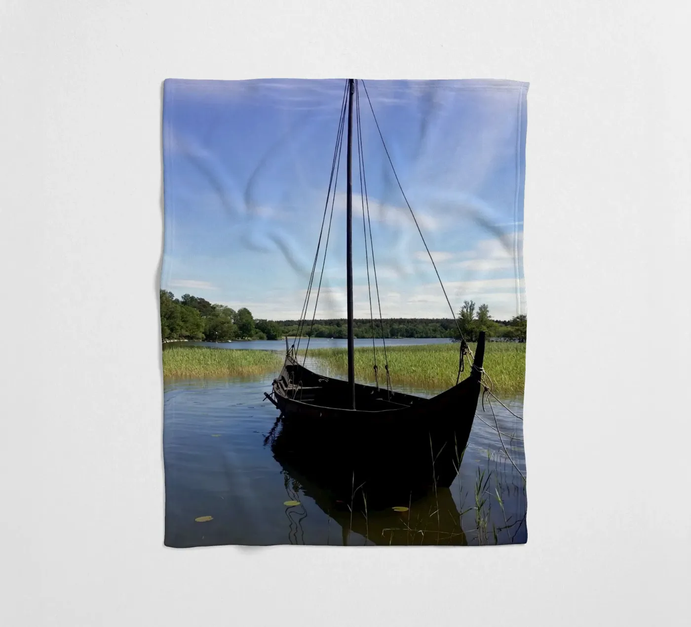 Viking boat Fleecedecke von Piccola Serenata