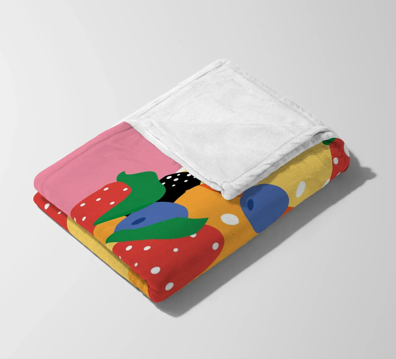 Torta con fragole e mirtilli coperta in pile da OFFICIAL FRUIT & VEGETABLES