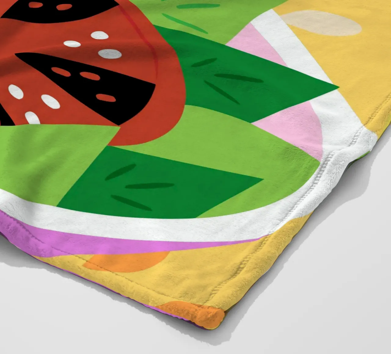 Insalata di pomodori freschi coperta in pile da OFFICIAL FRUIT & VEGETABLES