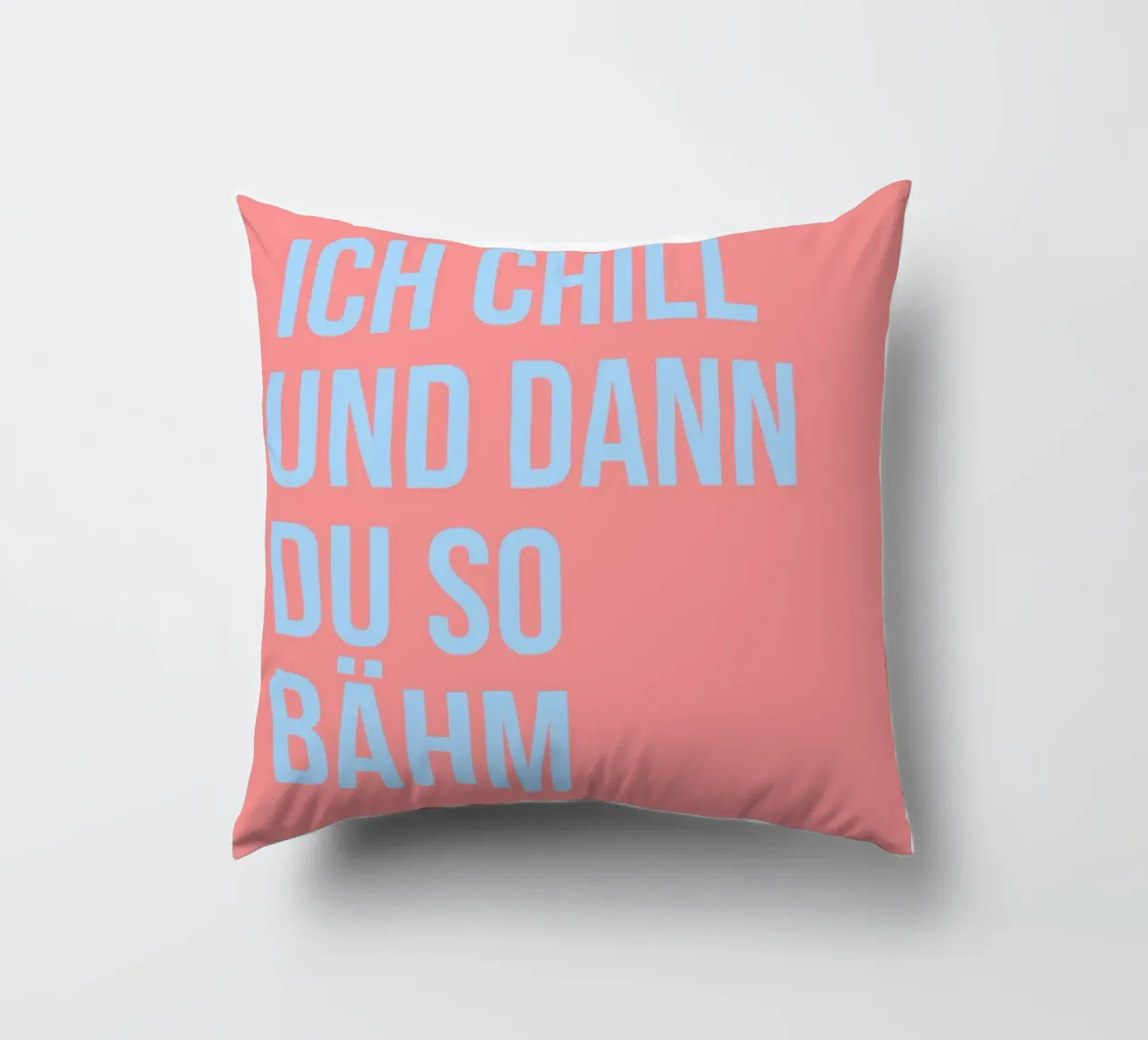 ICH CHILL UND DANN DU SO BÄHM (6 Farbvarianten) cuscino da FRICKE DESIGN