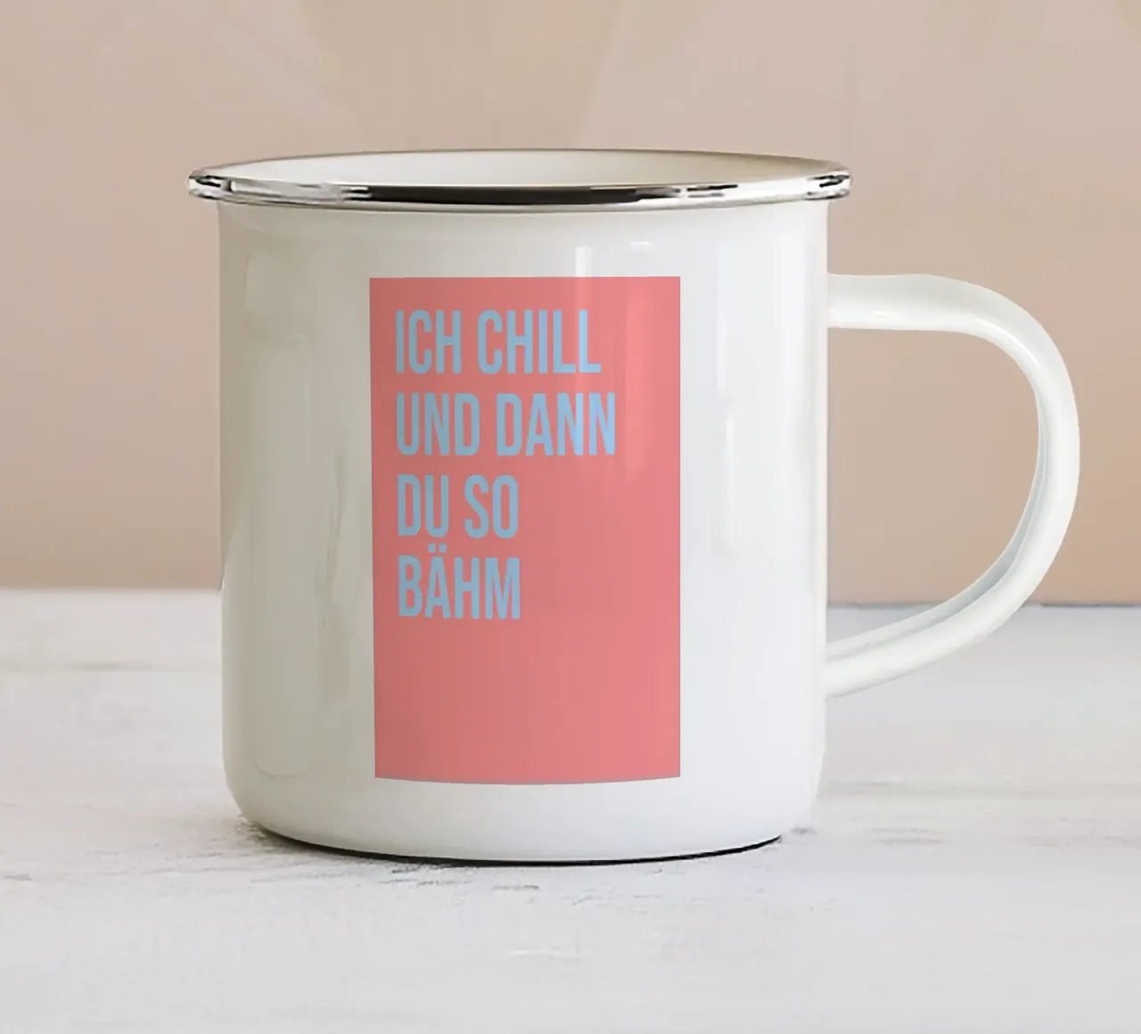 ICH CHILL UND DANN DU SO BÄHM (6 Farbvarianten) tazza in smalto da FRICKE DESIGN
