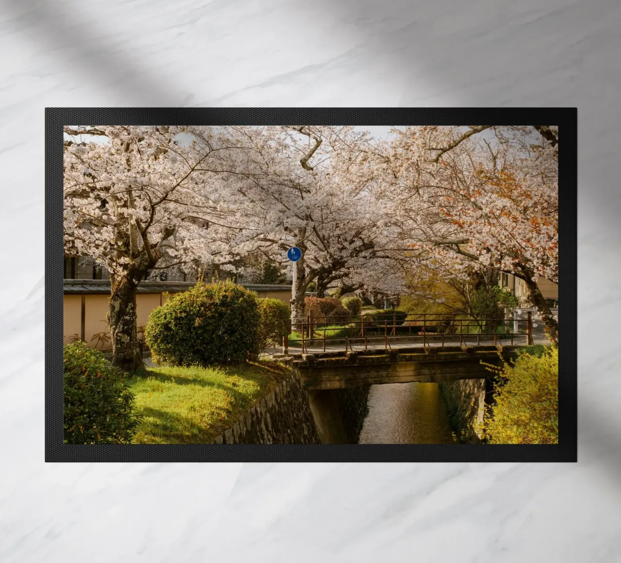 Ponte dei ciliegi in fiore a Kyoto, Giappone zerbino da mbgraphx2