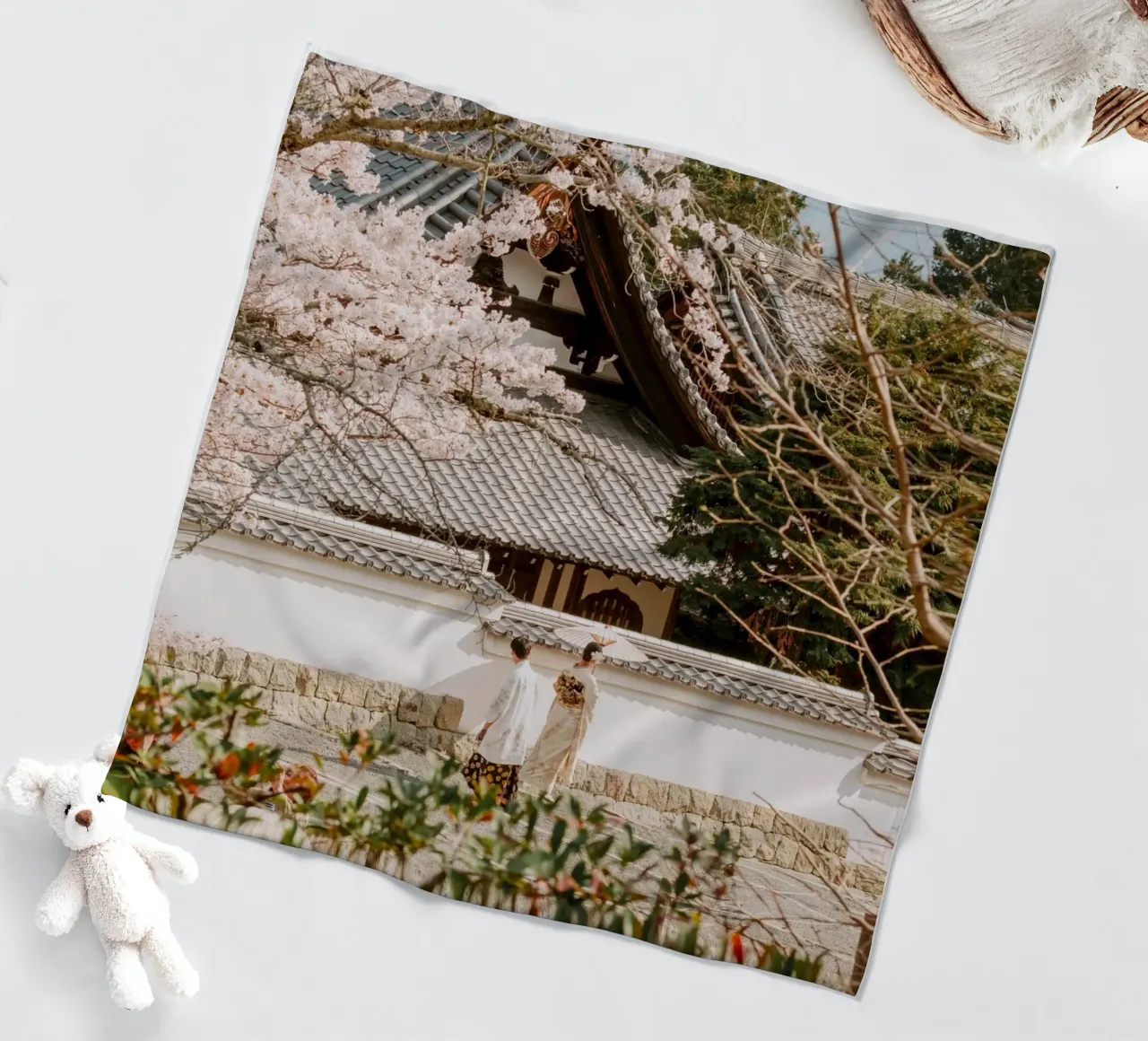 Tempio dei ciliegi in fiore Geisha a Kyoto, Giappone coperta in pile da mbgraphx2