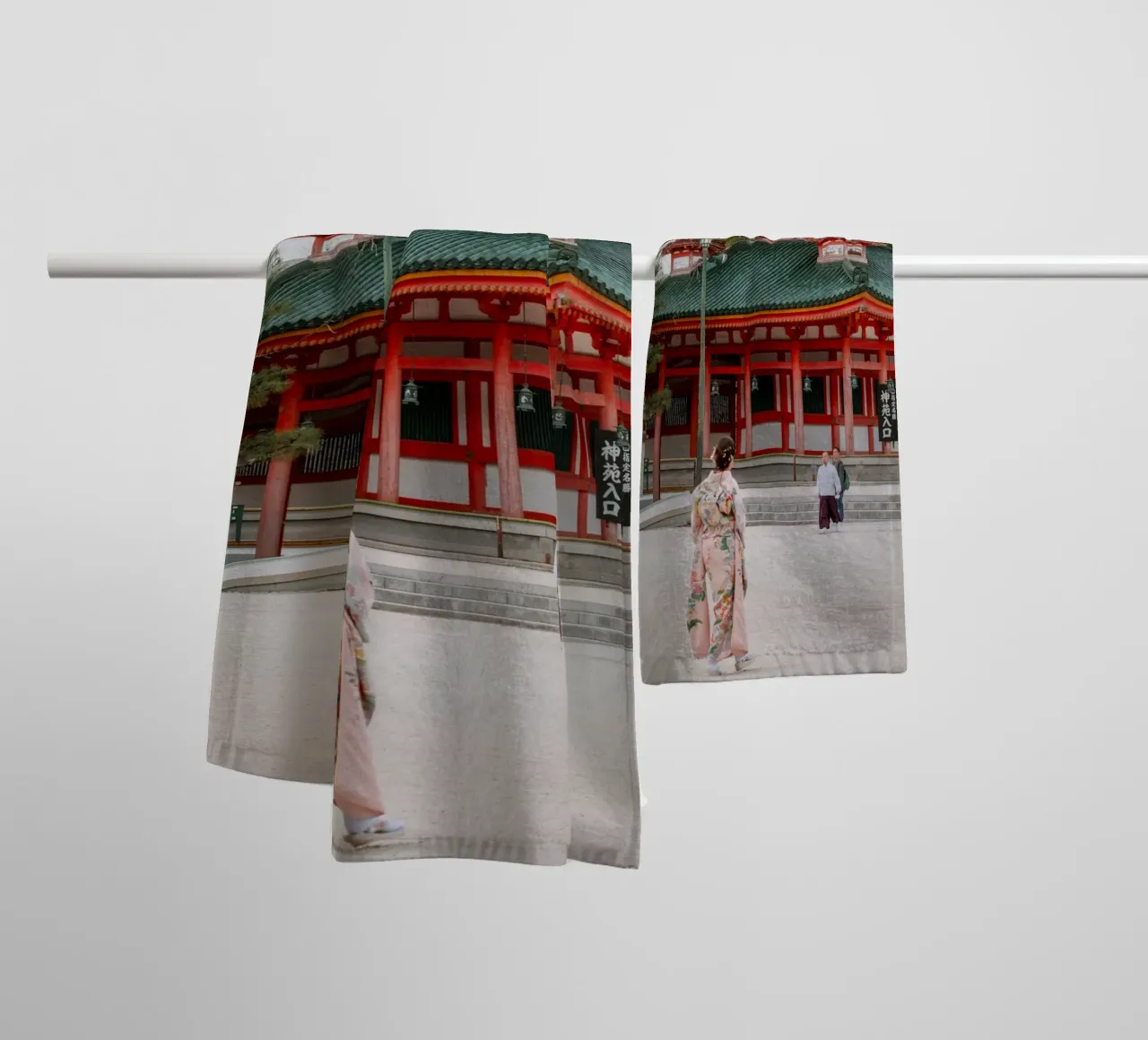 Geisha davanti a un tempio di Kyoto asciugamano da bagno da mbgraphx2