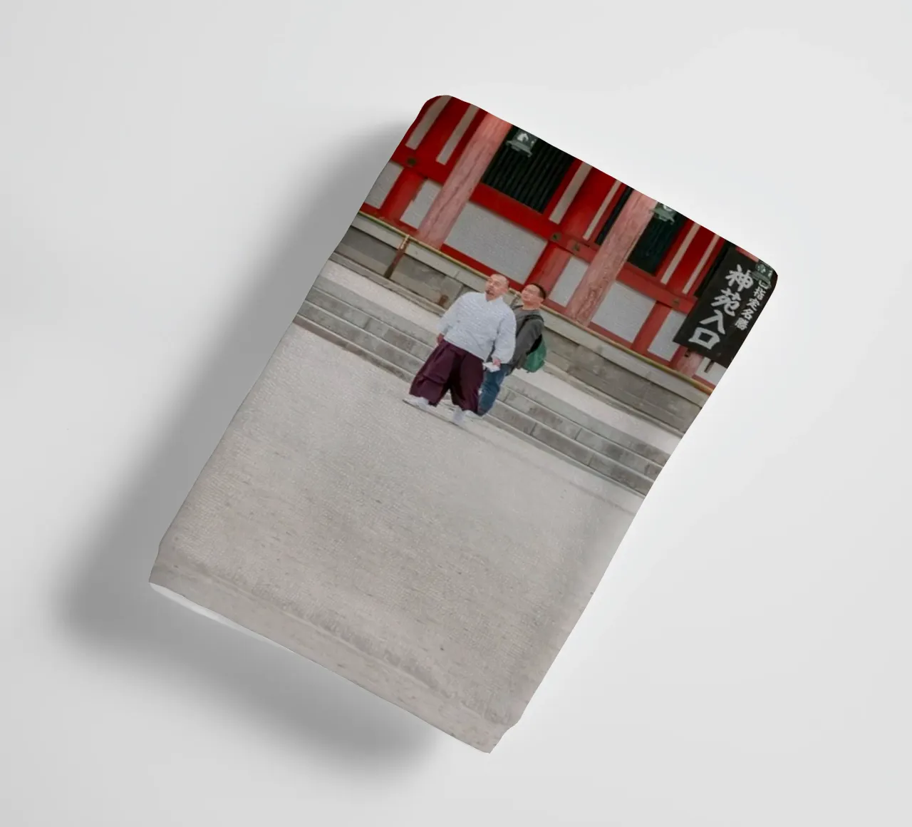Geisha davanti a un tempio di Kyoto asciugamano da bagno da mbgraphx2