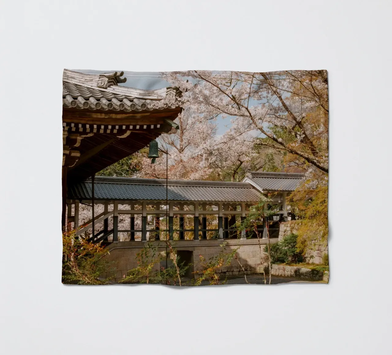 Tempio dei ciliegi in fiore a Kyoto, Giappone coperta in pile da mbgraphx2