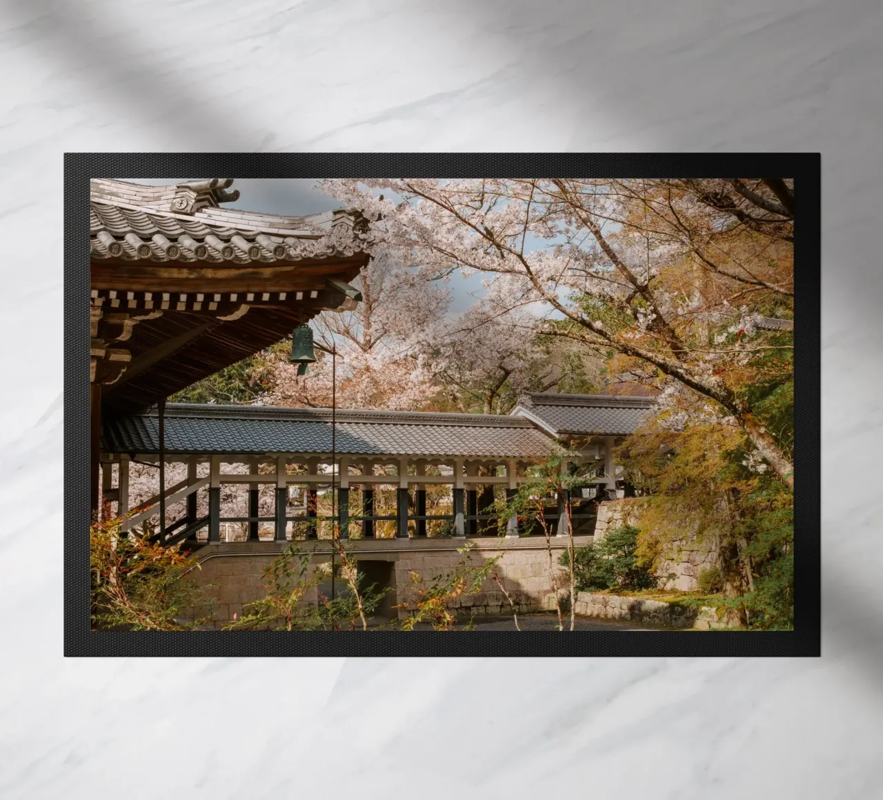 Tempio dei ciliegi in fiore a Kyoto, Giappone zerbino da mbgraphx2