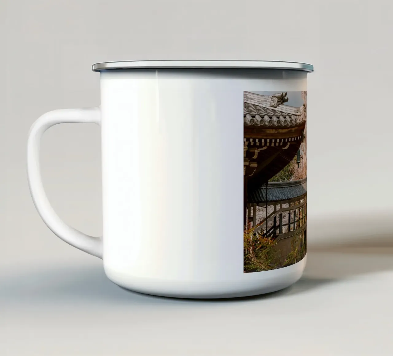 Tempio dei ciliegi in fiore a Kyoto, Giappone tazza in smalto da mbgraphx2