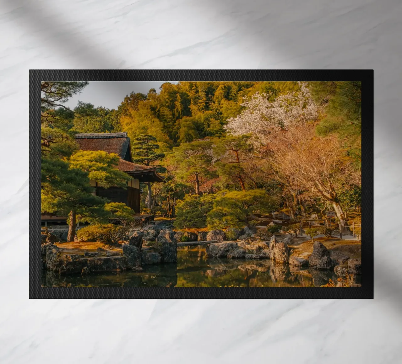 Tempio giapponese al tramonto a Kyoto, Giappone zerbino da mbgraphx2