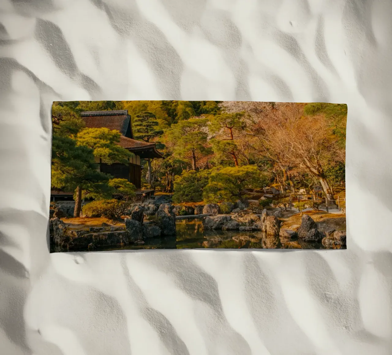 Tempio giapponese al tramonto a Kyoto, Giappone telo mare da mbgraphx2