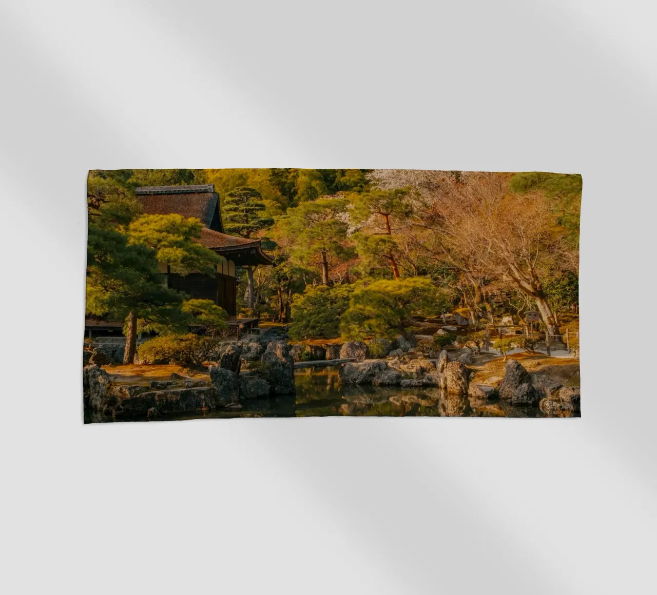 Tempio giapponese al tramonto a Kyoto, Giappone telo mare da mbgraphx2