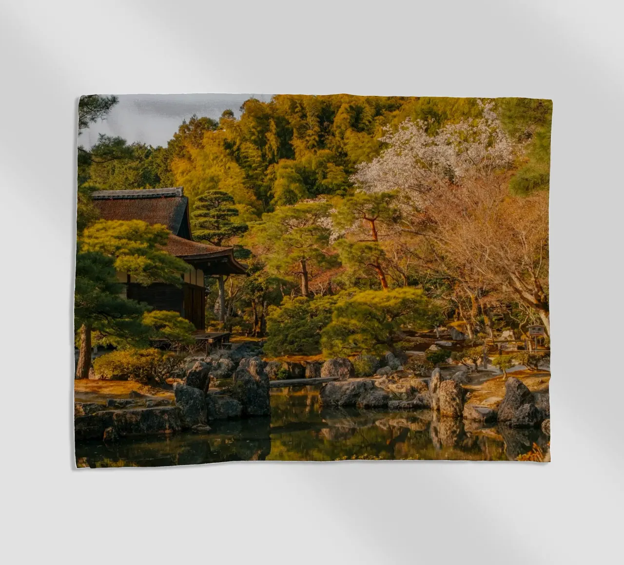 Tempio giapponese al tramonto a Kyoto, Giappone telo mare da mbgraphx2
