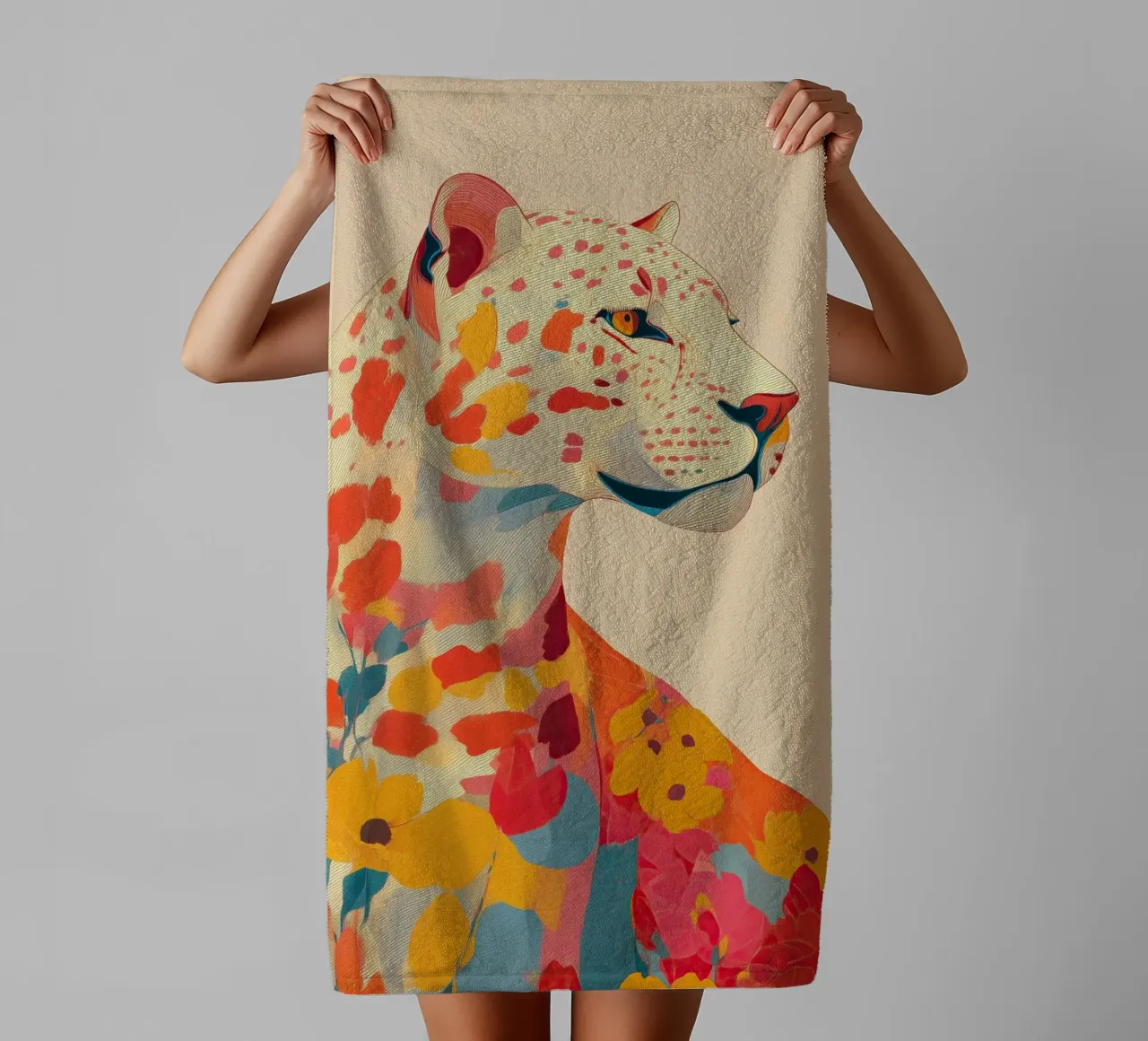 Leopard in Bloom badhanddoek van Luca