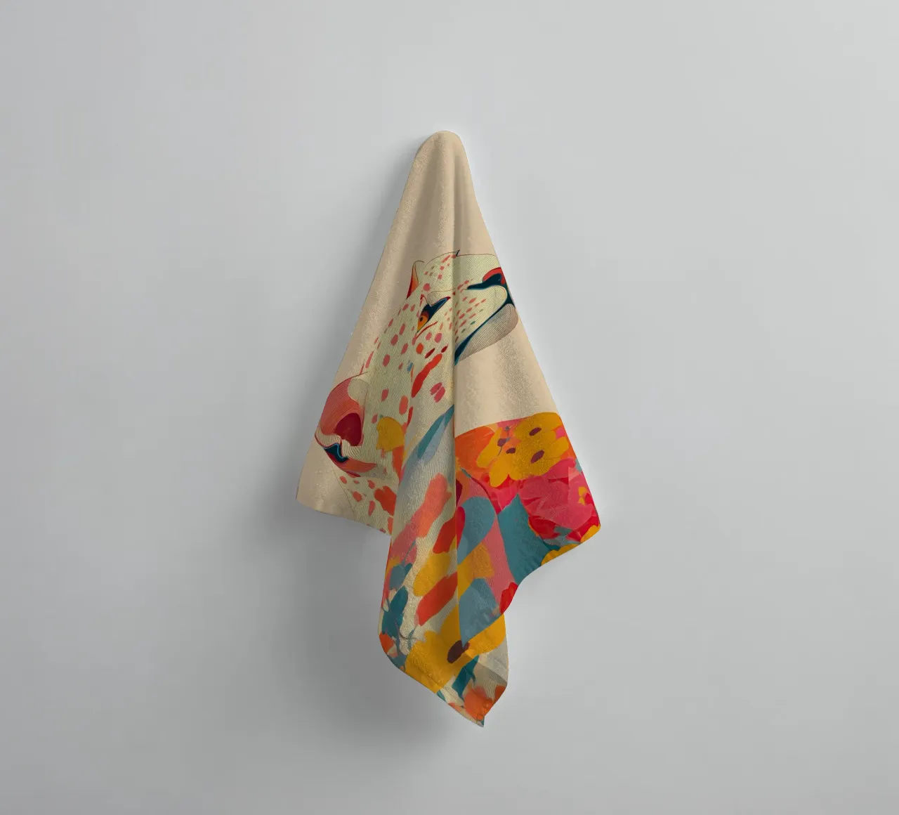 Leopard in Bloom badhanddoek van Luca