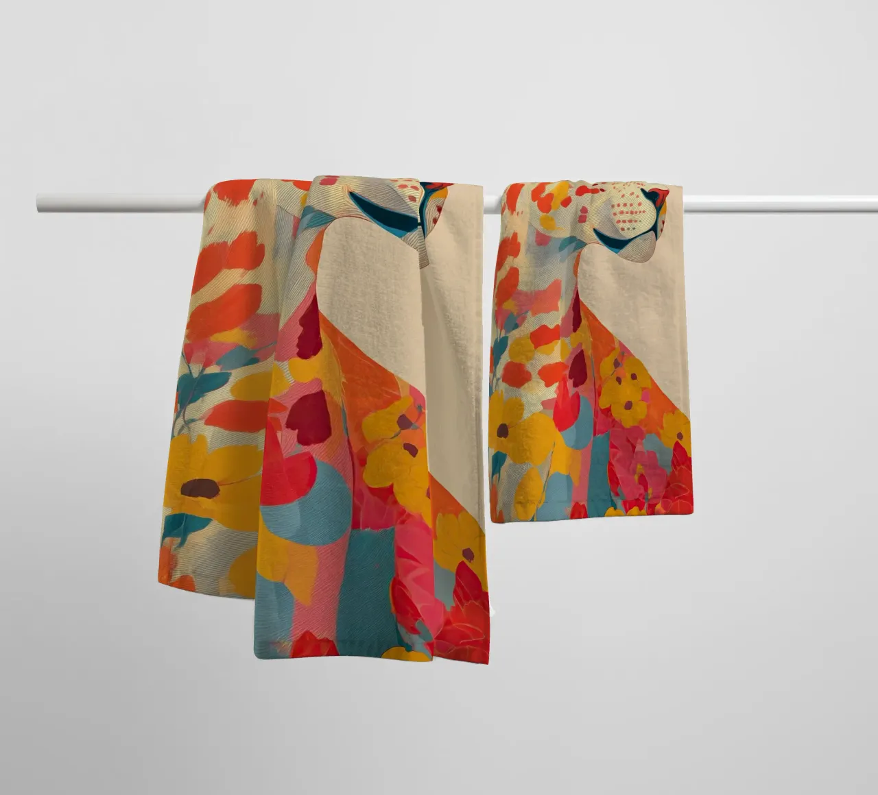 Leopard in Bloom badhanddoek van Luca