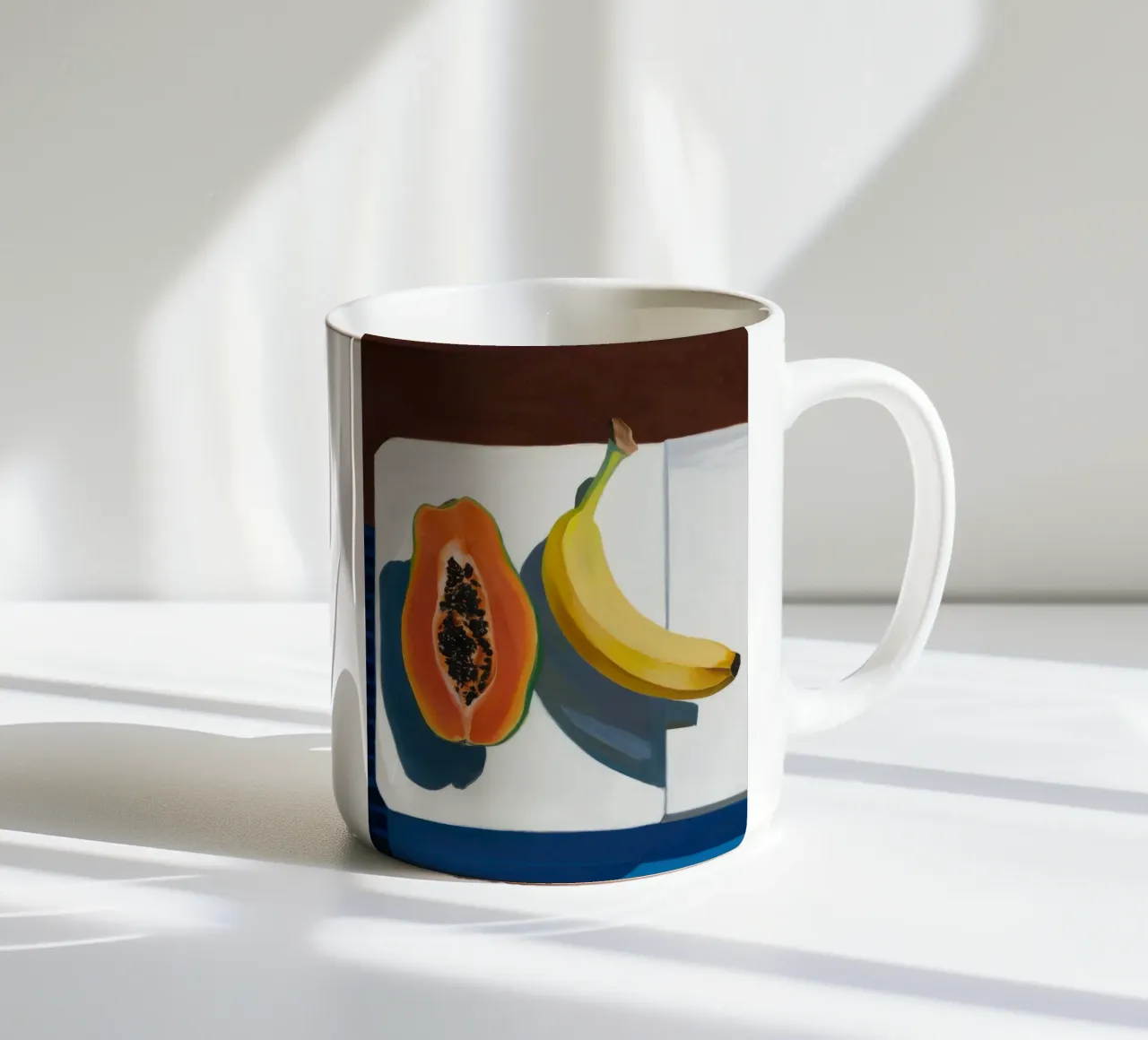 Natura morta di frutta illuminata dal sole tazza in ceramica da Sun Riser