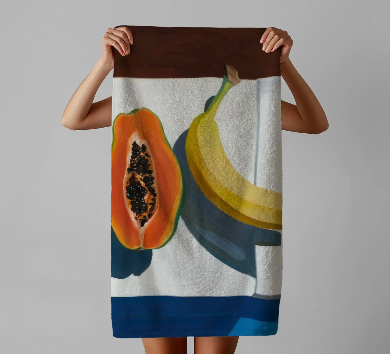Natura morta di frutta illuminata dal sole asciugamano da bagno da Sun Riser