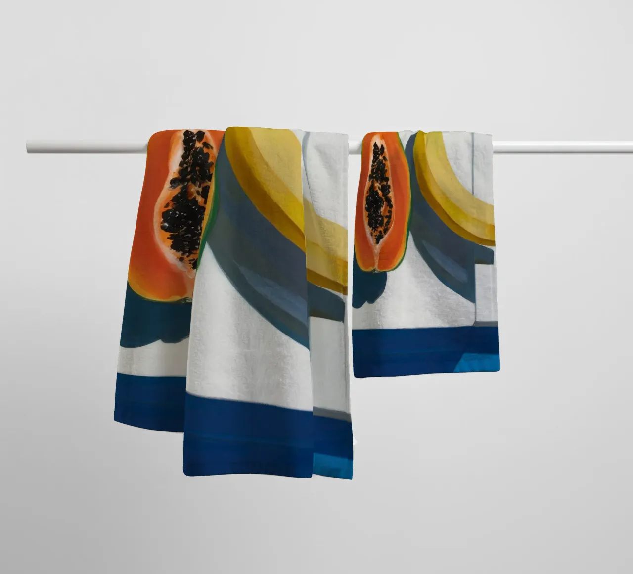 Natura morta di frutta illuminata dal sole asciugamano da bagno da Sun Riser